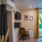 suite indépendante au calme avec piscine